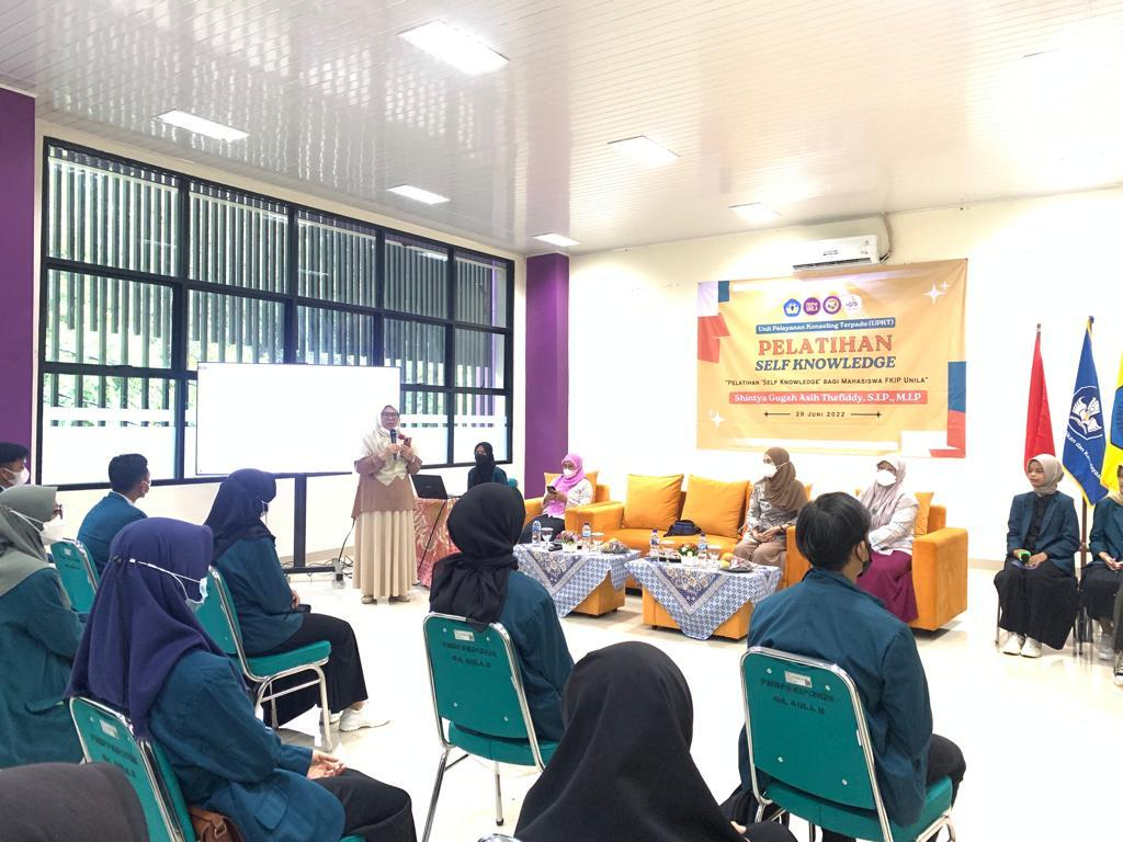 Pembukaan oleh Wakil Dekan 3 kegiatan Pelatihan self knowledge bagi mahasiswa