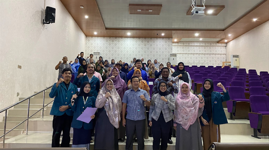 Pemateri sedang menyampaikan materi kegiatan