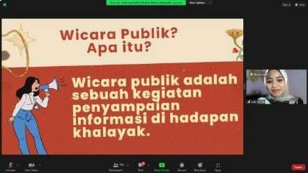 Pemaparan materi Public Speaking oleh pemateri