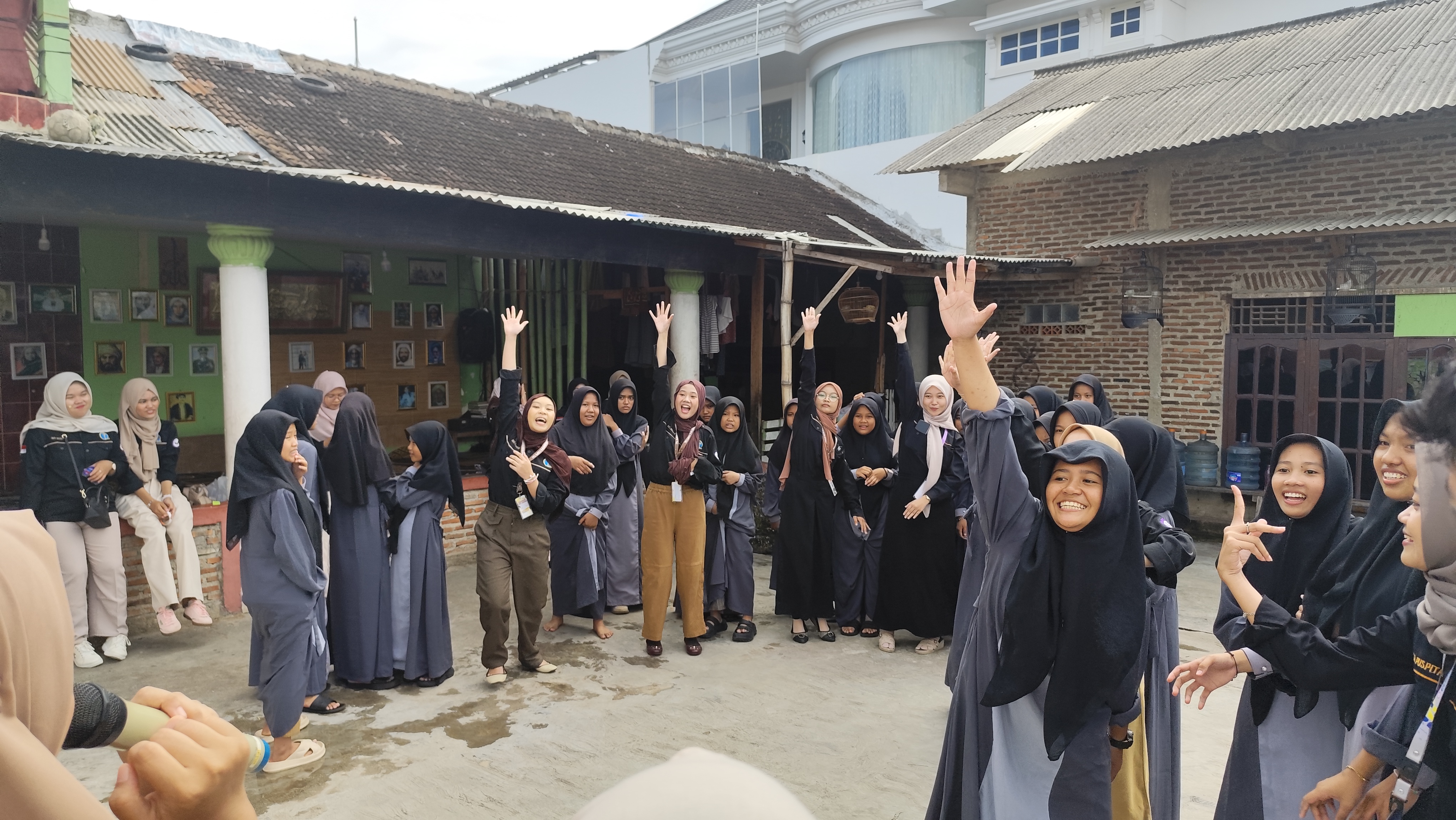 FORMABIKA IN ACTION: Mahasiswa BK Unila Berbagi Kasih di Panti Asuhan
